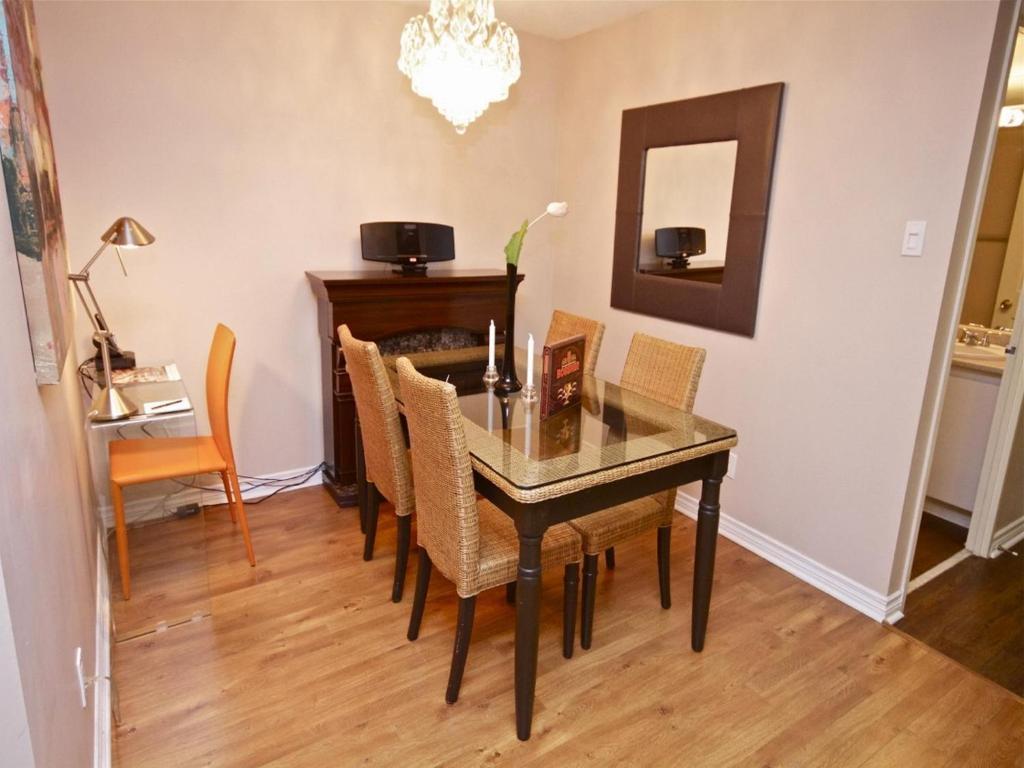 Glen Grove - Conservatory Tower Toronto Habitación foto